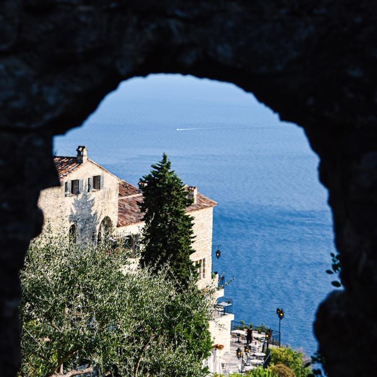 Outdoor terrace seating suitable for families in Ottawa